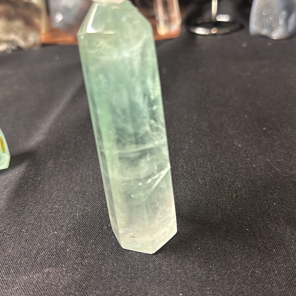 129 gNatural Green Fluorite Quartz Crystal wand point oblisk healing - Picture 4 of 4